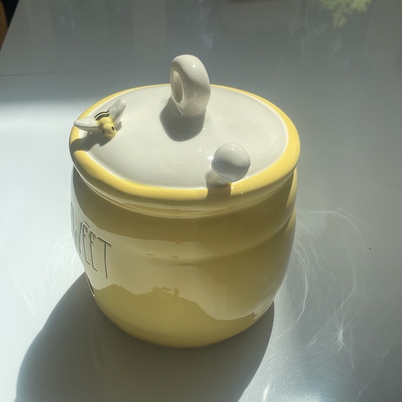 Rae Dunn, ceramic 8”sweet honey pot shaped birdhouse. Text reads”Bee Sweet” - Picture 2 of 7